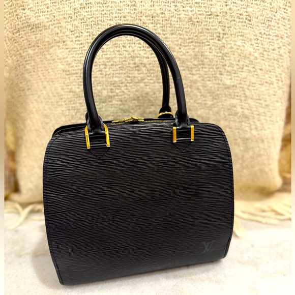 Louis Vuitton Black Epi Pont-Neuf Bag - Picture 1 of 13